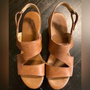 Naturalizer Valerie leather sandals, color Saddle.